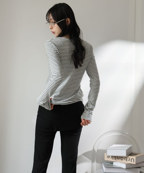 2ly2(トゥーリートゥー)の「ナチュラルスタイル◎ボーダー柄ヘンリーネックトップス(Tシャツ/カットソー・レディース・ホワイト/ライトグレー/ブラック/ベージュ・FREE/S/M)」の22枚目の写真