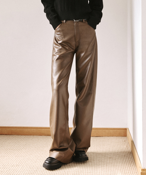 LEFTSEOUL（レフトソウル）の「シンセティックソフトレザーオーバーサイズパンツ [ブラウン]（その他パンツ・レディース・ブラウン・SMALL/MEDIUM）」の2枚目の写真