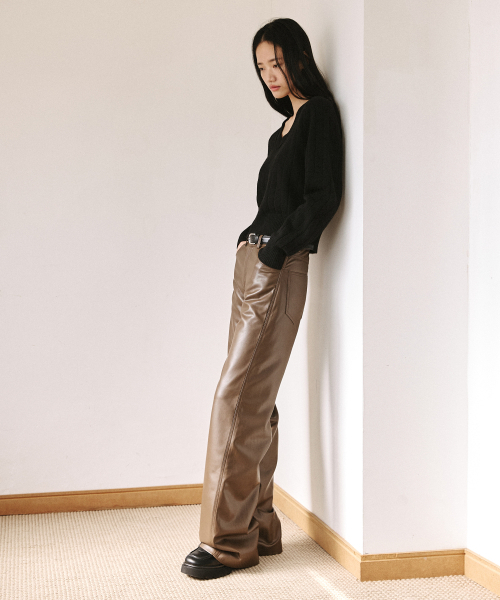 LEFTSEOUL（レフトソウル）の「シンセティックソフトレザーオーバーサイズパンツ [ブラウン]（その他パンツ・レディース・ブラウン・SMALL/MEDIUM）」の3枚目の写真