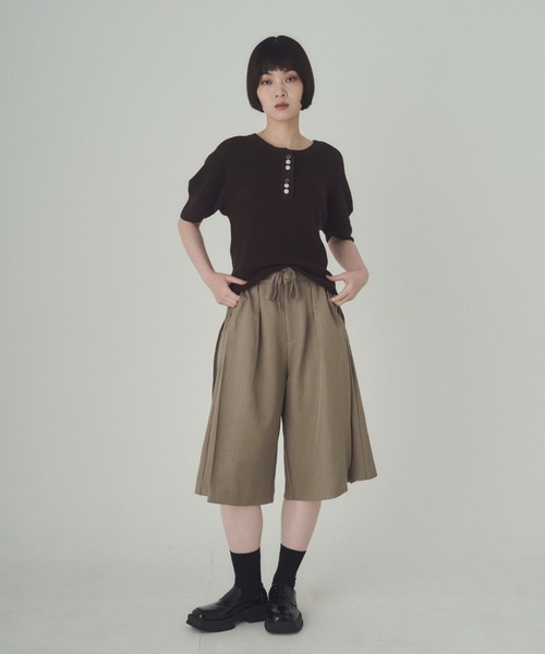 SOYEN(ソイエン)の「トリプルボタンハーフスリーブヘンリーニット(ニット/セーター・レディース・ブラック/ホワイト/ブラウン・F)」の13枚目の写真