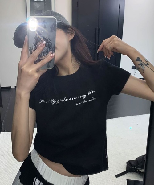 Girly Doll(ガーリードール)の「レタリングロゴTシャツ(Tシャツ/カットソー・レディース・グレー/ブラック・L/M)」の1枚目の写真