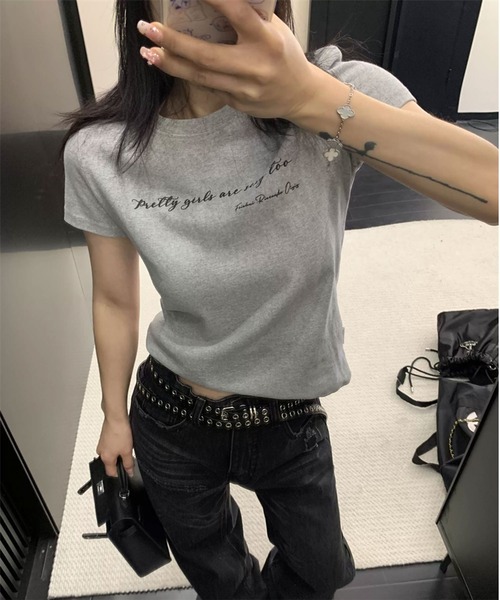 Girly Doll(ガーリードール)の「レタリングロゴTシャツ(Tシャツ/カットソー・レディース・グレー/ブラック・L/M)」の5枚目の写真