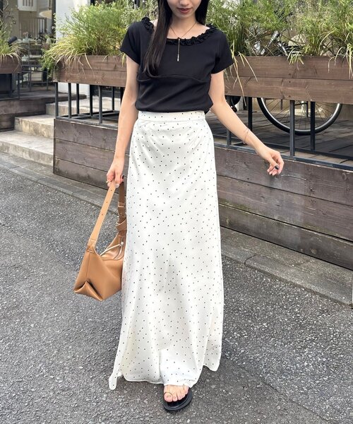 CAPRICIEUX LE'MAGE(カプリシューレマージュ)の「フリルネックリブT(Tシャツ/カットソー・レディース・ライトベージュ/チャコールグレー/ブラック・FREE)」の6枚目の写真