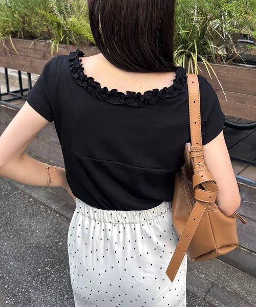 CAPRICIEUX LE'MAGE(カプリシューレマージュ)の「フリルネックリブT(Tシャツ/カットソー・レディース・ライトベージュ/チャコールグレー/ブラック・FREE)」の7枚目の写真
