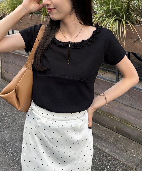 CAPRICIEUX LE'MAGE(カプリシューレマージュ)の「フリルネックリブT(Tシャツ/カットソー・レディース・ライトベージュ/チャコールグレー/ブラック・FREE)」の10枚目の写真