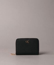 Calvin Klein（カルバン・クライン）の「ミニマルモノグラムレザーフラップジップウォレット（財布）」