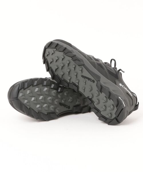 Columbia(コロンビア)の「Columbia コロンビア PEAKFREAK 3 OUTDRY WIDE 防水透湿 幅広3E メンズスニーカー(ピークフリークスリーアウトドライワイド)(スニーカー・メンズ・グレー・26.0cm/27.0cm/28.0cm/29.0cm)」の2枚目の写真