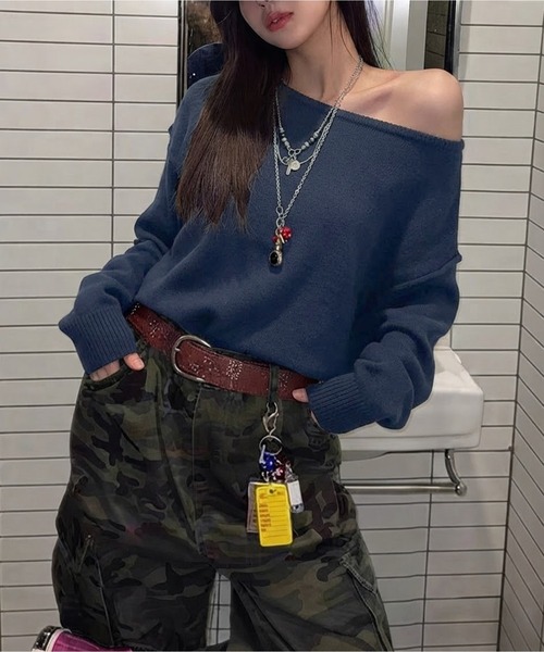 Songe(ソンジュ)の「ワンショルダーアシンメトリーデザインニットトップス(ニット/セーター・レディース・ネイビー/チャコールグレー/アイボリー/グレー/ブラック・FREE)」の5枚目の写真