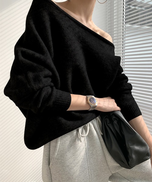 Songe(ソンジュ)の「ワンショルダーアシンメトリーデザインニットトップス(ニット/セーター・レディース・ネイビー/チャコールグレー/アイボリー/グレー/ブラック・FREE)」の3枚目の写真