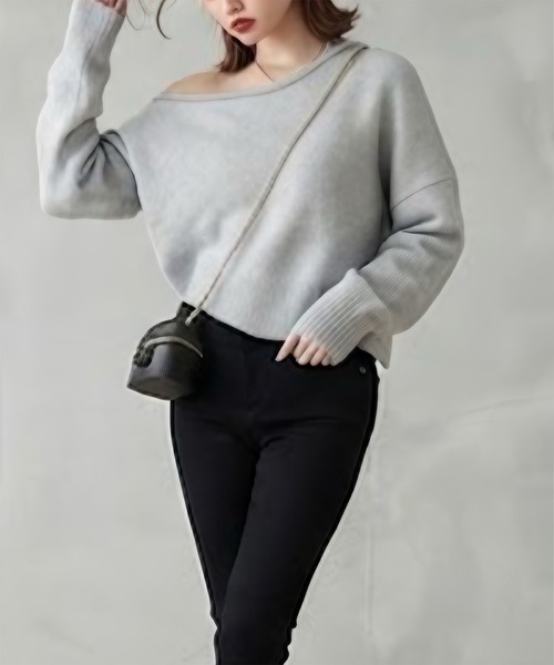 Songe(ソンジュ)の「ワンショルダーアシンメトリーデザインニットトップス(ニット/セーター・レディース・ネイビー/チャコールグレー/アイボリー/グレー/ブラック・FREE)」の6枚目の写真