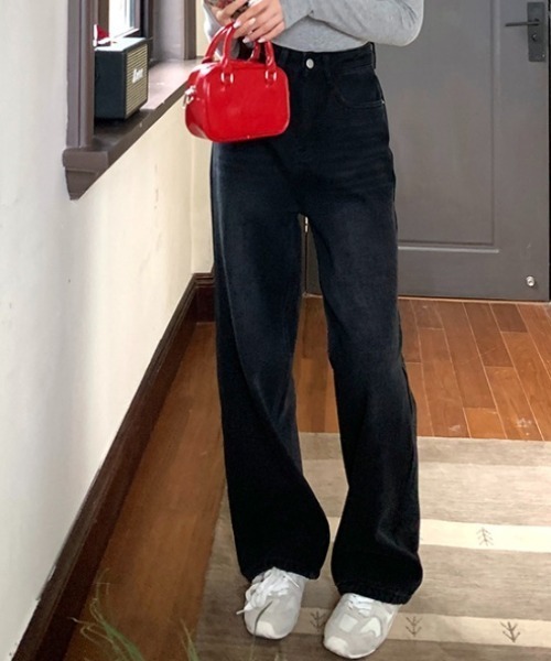 AMAJI（アマジ）の「裏起毛 ストレートデニムパンツ（デニムパンツ・レディース・ブラック・MEDIUM/LARGE/X-LARGE/SMALL）」の3枚目の写真