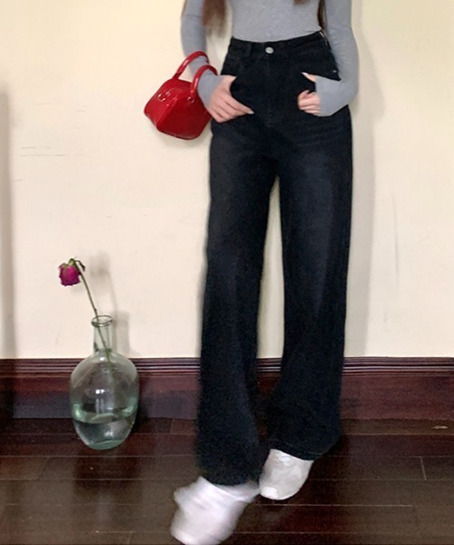 AMAJI（アマジ）の「裏起毛 ストレートデニムパンツ（デニムパンツ・レディース・ブラック・MEDIUM/LARGE/X-LARGE/SMALL）」の2枚目の写真