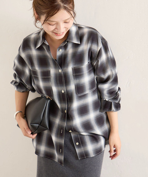 JOURNAL STANDARD(ジャーナルスタンダード)の「オンブレチェック シャツ(シャツ/ブラウス・レディース・コバルトブルー/ブラック系その他・FREE)」の1枚目の写真