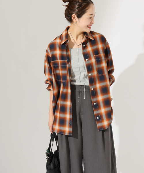 JOURNAL STANDARD(ジャーナルスタンダード)の「オンブレチェック シャツ(シャツ/ブラウス・レディース・コバルトブルー/ブラック系その他・FREE)」の2枚目の写真
