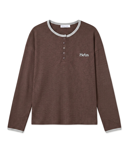 FUZZY SCAN(ファジスキャン)の「ワッフルボタン配色ロングスリーブ3カラー(Tシャツ/カットソー・レディース・チャコールグレー/ブラック/ブラウン・ONE SIZE)」の3枚目の写真