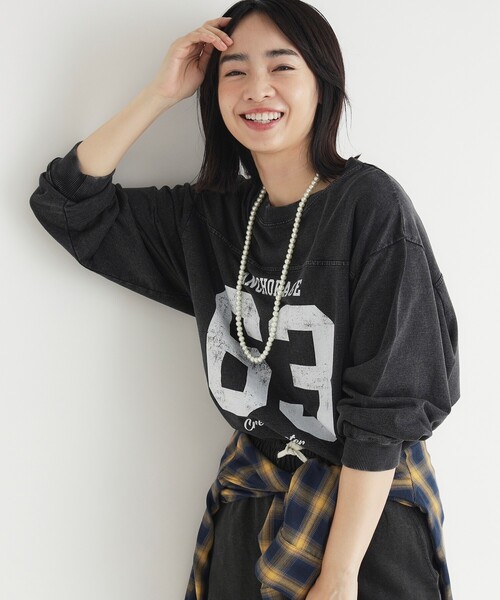 HONEYSUCKLE ROSE(ハニーサックルローズ)の「《店舗人気アイテム/体型カバー》ナンバリングTシャツ(Tシャツ/カットソー・レディース・グレー/グリーン/グレー系その他・05/04)」の2枚目の写真