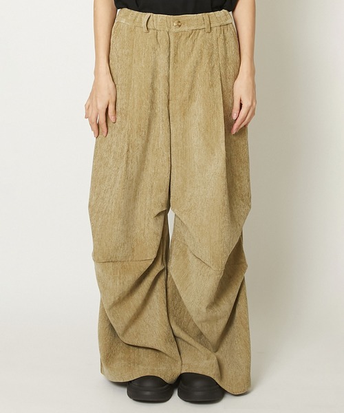 TAAKK(ターク)の「HERRINGBONE VELOUR PANTS(その他パンツ・レディース・ブラック/ベージュ・1/2)」の1枚目の写真