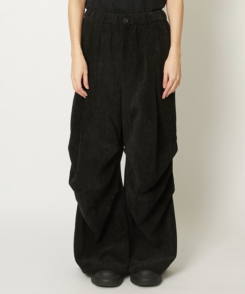 TAAKK(ターク)の「HERRINGBONE VELOUR PANTS(その他パンツ・レディース・ブラック/ベージュ・1/2)」の2枚目の写真