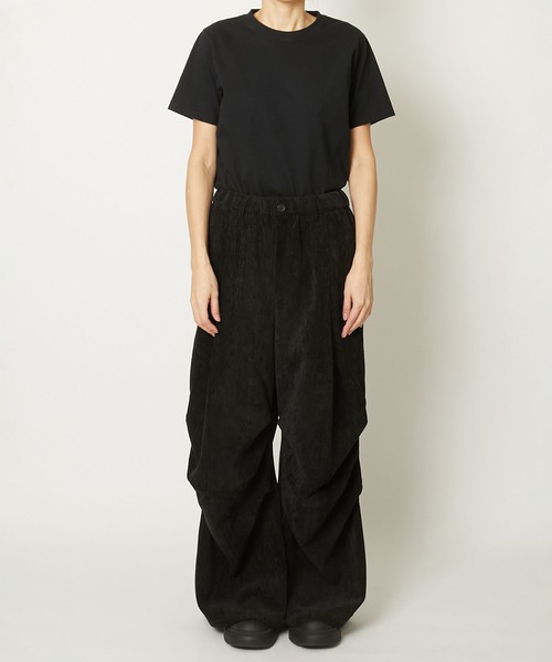 TAAKK(ターク)の「HERRINGBONE VELOUR PANTS(その他パンツ・レディース・ブラック/ベージュ・1/2)」の3枚目の写真