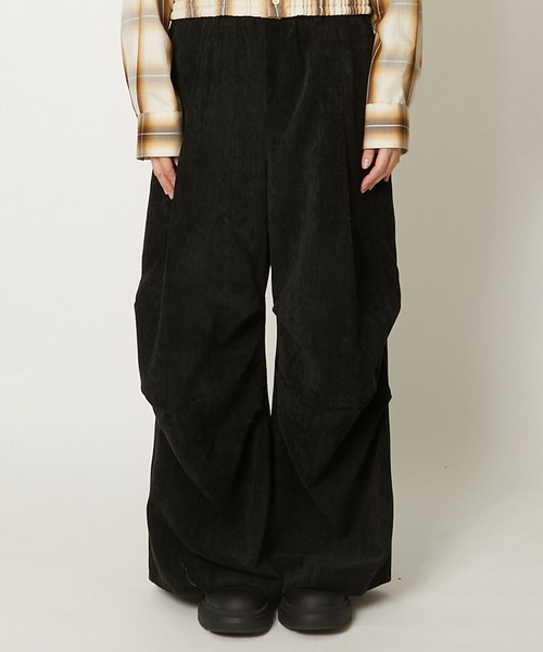 TAAKK(ターク)の「HERRINGBONE VELOUR PANTS(その他パンツ・レディース・ブラック/ベージュ・1/2)」の4枚目の写真