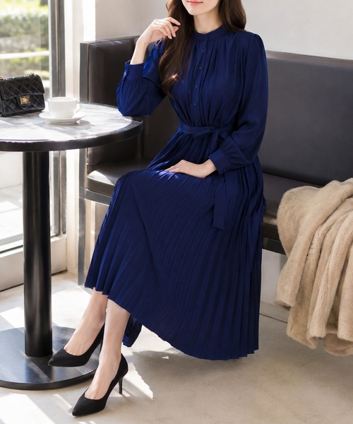 GRESHEL（グレッシェル）の「スタンドカラー 共ベルト付きプリーツワンピース（ワンピース・レディース・ライトグレー/ネイビー・MEDIUM/LARGE）」の11枚目の写真