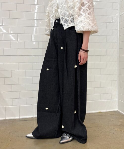 w closet(ダブルクローゼット)の「バラモチーフデニムパンツ(デニムパンツ・レディース・ブルー/ブラック・SMALL/MEDIUM)」の4枚目の写真