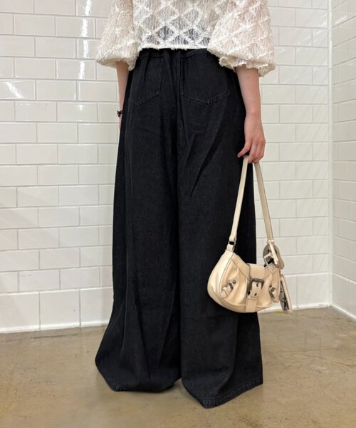 w closet(ダブルクローゼット)の「バラモチーフデニムパンツ(デニムパンツ・レディース・ブルー/ブラック・SMALL/MEDIUM)」の5枚目の写真