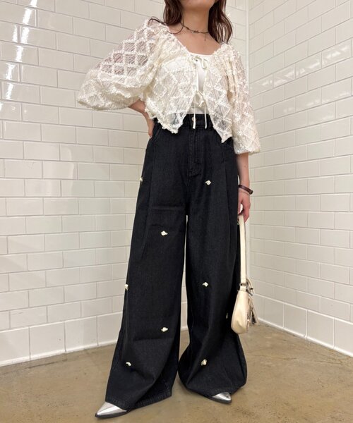 w closet(ダブルクローゼット)の「バラモチーフデニムパンツ(デニムパンツ・レディース・ブルー/ブラック・SMALL/MEDIUM)」の6枚目の写真