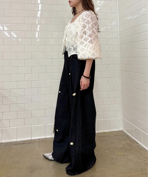w closet(ダブルクローゼット)の「バラモチーフデニムパンツ(デニムパンツ・レディース・ブルー/ブラック・SMALL/MEDIUM)」の7枚目の写真