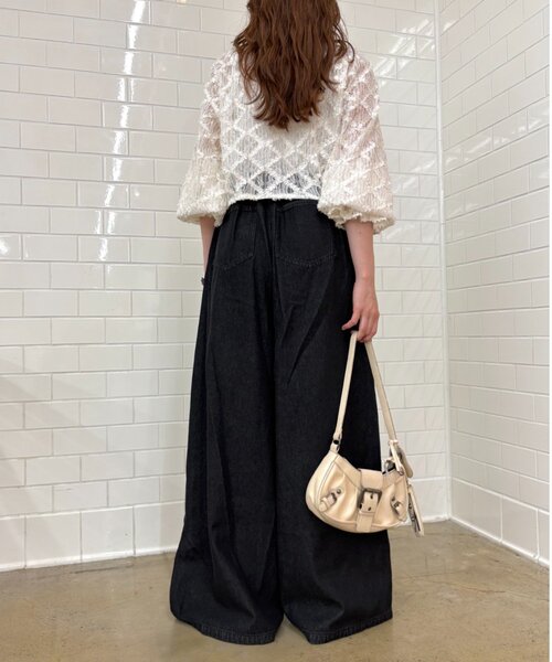 w closet(ダブルクローゼット)の「バラモチーフデニムパンツ(デニムパンツ・レディース・ブルー/ブラック・SMALL/MEDIUM)」の8枚目の写真