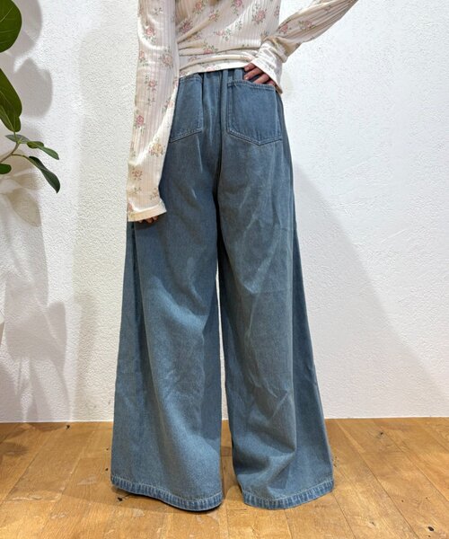 w closet(ダブルクローゼット)の「バラモチーフデニムパンツ(デニムパンツ・レディース・ブルー/ブラック・SMALL/MEDIUM)」の11枚目の写真