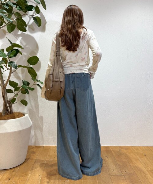 w closet(ダブルクローゼット)の「バラモチーフデニムパンツ(デニムパンツ・レディース・ブルー/ブラック・SMALL/MEDIUM)」の14枚目の写真