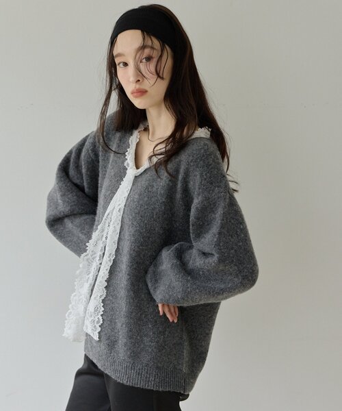 DISCOAT(ディスコート)の「【Noka】レースタイVネックニット《WEB限定》(ニット/セーター・レディース・チャコールグレー/モカ/ライトベージュ・FREE)」の7枚目の写真