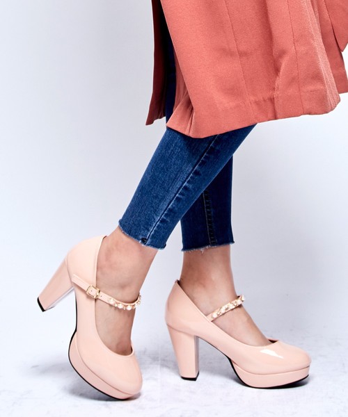 Realta（レアルタ）の「Realta(レアルタ)フェイクパール甲ベルトのパンプス（9cm）（パンプス・レディース・ブラック/ワイン/ブラック系その他/レッド/ホワイト/ホワイト系その他/ベージュ/ピンク/ピンクベージュ/ブラック系その他2/ブルー系その他/ブルー・S/LL/L/M）」の10枚目の写真