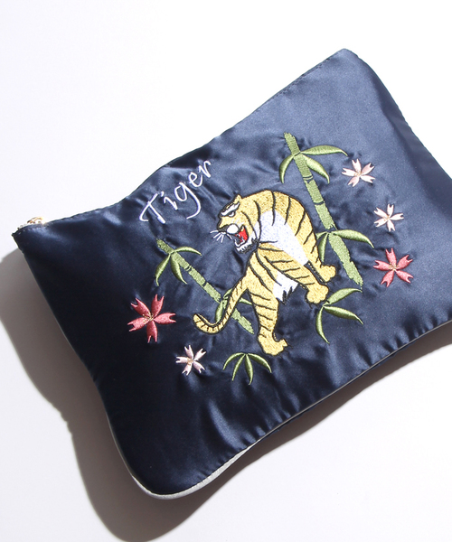 WEGO（ウィゴー）の「WEGO/スカジャンクラッチバッグ（クラッチバッグ・レディース・ブラック/ネイビー・FREE）」の2枚目の写真