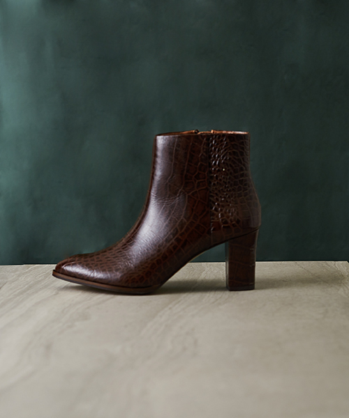 UNITED TOKYO（ユナイテッドトウキョウ）の「レザーショートブーツ（ブーツ・レディース・ネイビー/キャメル/ダークブラウン・0/1/2）」の2枚目の写真