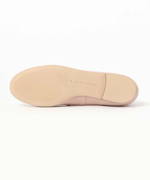 CHARLES & KEITH（チャールズ & キース）の「スタッズディテールパンプス / STUD DETAIL PUMPS（パンプス・レディース・ブラック/アイボリー/グリーン・23.5cm/23cm/25cm/24cm/24.5cm）」の5枚目の写真