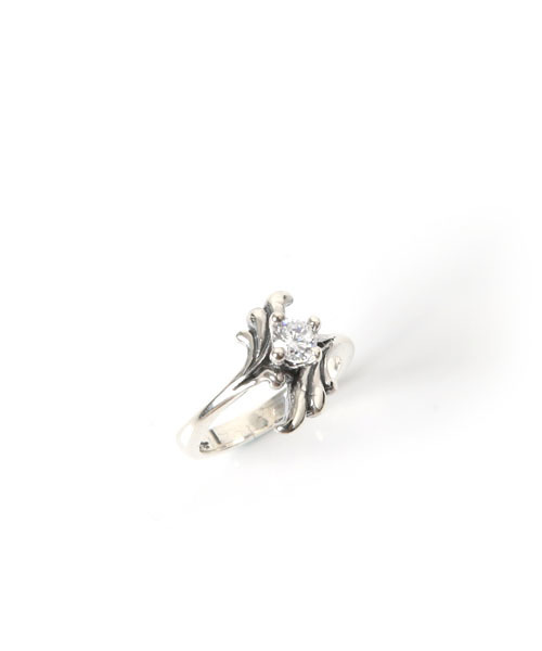 ROYAL ORDER（ロイヤルオーダー）の「VALENA RING w/ CZ（リング・メンズ・シルバー・9号 US-4h/10号 US-5/13号 US-6h/15号 US-7h/16号 US-8/12号 US-6）」の2枚目の写真