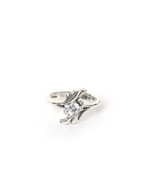 ROYAL ORDER（ロイヤルオーダー）の「VALENA RING w/ CZ（リング・メンズ・シルバー・9号 US-4h/10号 US-5/13号 US-6h/15号 US-7h/16号 US-8/12号 US-6）」の3枚目の写真