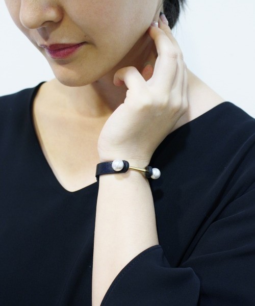 ottilie（オティーリエ）の「パールブレスレット（バングル/リストバンド・レディース・グレー/ブラウン/ブラック・FREE）」の2枚目の写真