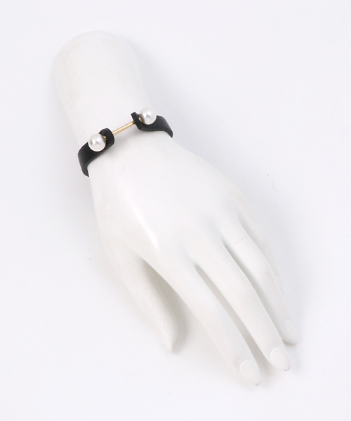 ottilie（オティーリエ）の「パールブレスレット（バングル/リストバンド・レディース・グレー/ブラウン/ブラック・FREE）」の4枚目の写真