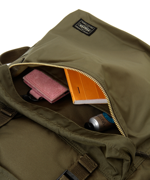 PORTER（ポーター）の「PORTER FORCE RUCKSACK <B印 YOSHIDA SELECT>（バックパック/リュック・メンズ・ブラック/オリーブ/ネイビー・ONE SIZE）」の12枚目の写真