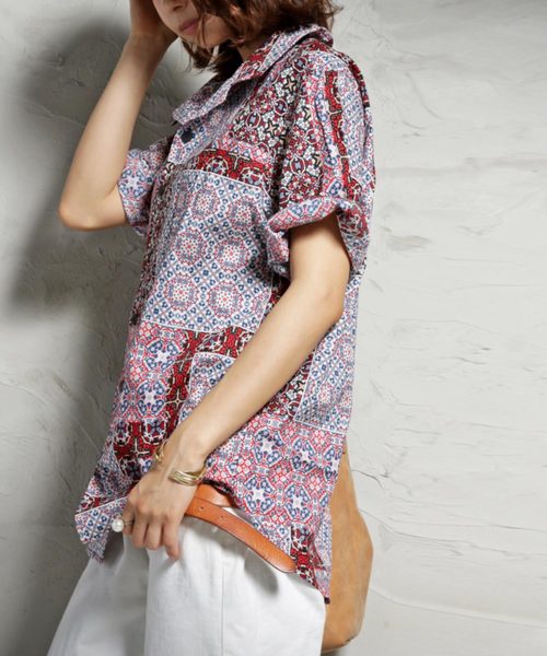 antiqua（アンティカ）の「レトロ柄シャツ（シャツ/ブラウス・レディース・レッド系その他・M/L/XL）」の2枚目の写真