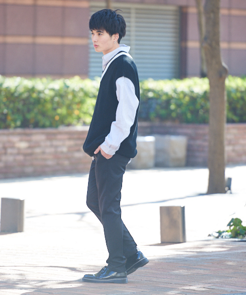 kutir（クティール）の「Vネックチルデンニットベスト（Tシャツ/カットソー・メンズ・ブラック/ベージュ・MEDIUM/LARGE）」の3枚目の写真