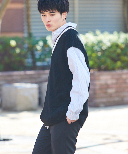 kutir（クティール）の「Vネックチルデンニットベスト（Tシャツ/カットソー・メンズ・ブラック/ベージュ・MEDIUM/LARGE）」の6枚目の写真