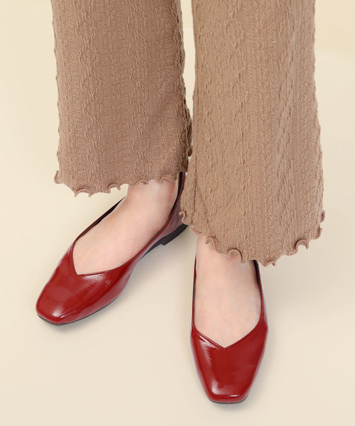 Fashion Letter（ファッションレター）の「Vカット スクエアトゥフラットシューズ（パンプス・レディース・ブラック/シルバー/ダークグレー/ブラック系その他/チャコール/ホワイト/グレイッシュベージュ/エンジ/レオパード/ブラック系その他2/グレー系その他2/その他/グレー系その他・22.5cm/23.5cm/24.5cm/23.0cm/24.0cm/22.0cm）」の10枚目の写真