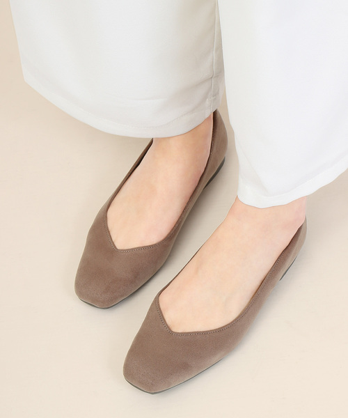 Fashion Letter（ファッションレター）の「Vカット スクエアトゥフラットシューズ（パンプス・レディース・ブラック/シルバー/ダークグレー/ブラック系その他/チャコール/ホワイト/グレイッシュベージュ/エンジ/レオパード/ブラック系その他2/グレー系その他2/その他/グレー系その他・22.5cm/23.5cm/24.5cm/23.0cm/24.0cm/22.0cm）」の7枚目の写真