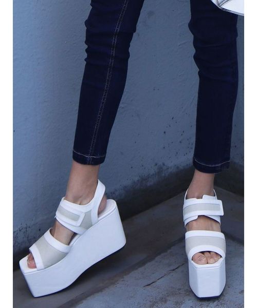 EMODA（エモダ）の「バルキーカラーコンビサンダル（サンダル・レディース・ホワイト/ブラック/その他・SMALL/MEDIUM/LARGE）」の2枚目の写真