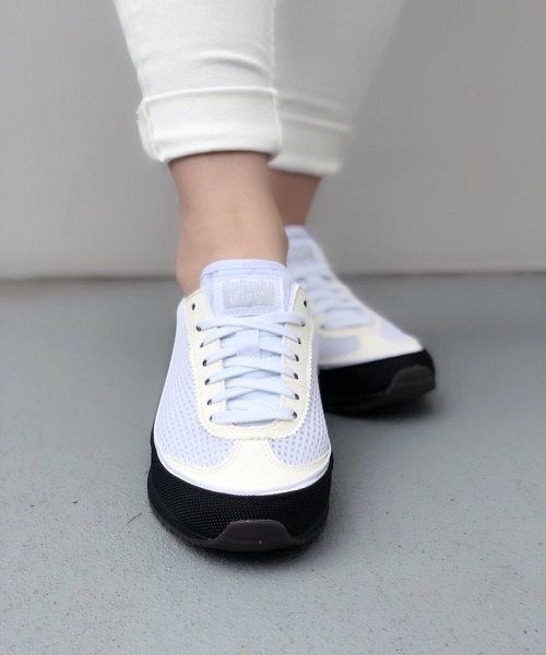 Onitsuka Tiger(オニツカタイガー)の「ヘシンティ / HSINTI(スニーカー・レディース・クリーム/ホワイト×ブラック/ブラック×ブラック・23/24/25/26/27/28/25.5/26.5/27.5/22.5/24.5/23.5/29/28.5/30/31)」の16枚目の写真