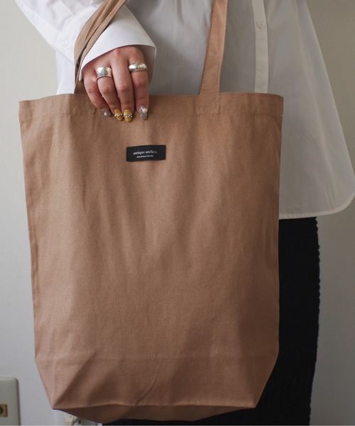 United Athle（ユナイテッドアスレ）の「【 UNITED ATHLE / ユナイテッドアスレ 】 antique andico ロゴ レギュラー キャンバス トート (Mサイズ)（トートバッグ・レディース・ネイビー/グレー/ブラック/ホワイト/ブラック系その他/ホワイト×ブラック/ホワイト×ネイビー/ホワイト×グレー/ホワイト系その他/グリーン/ピンクベージュ/パープル/ベージュ・FREE）」の9枚目の写真